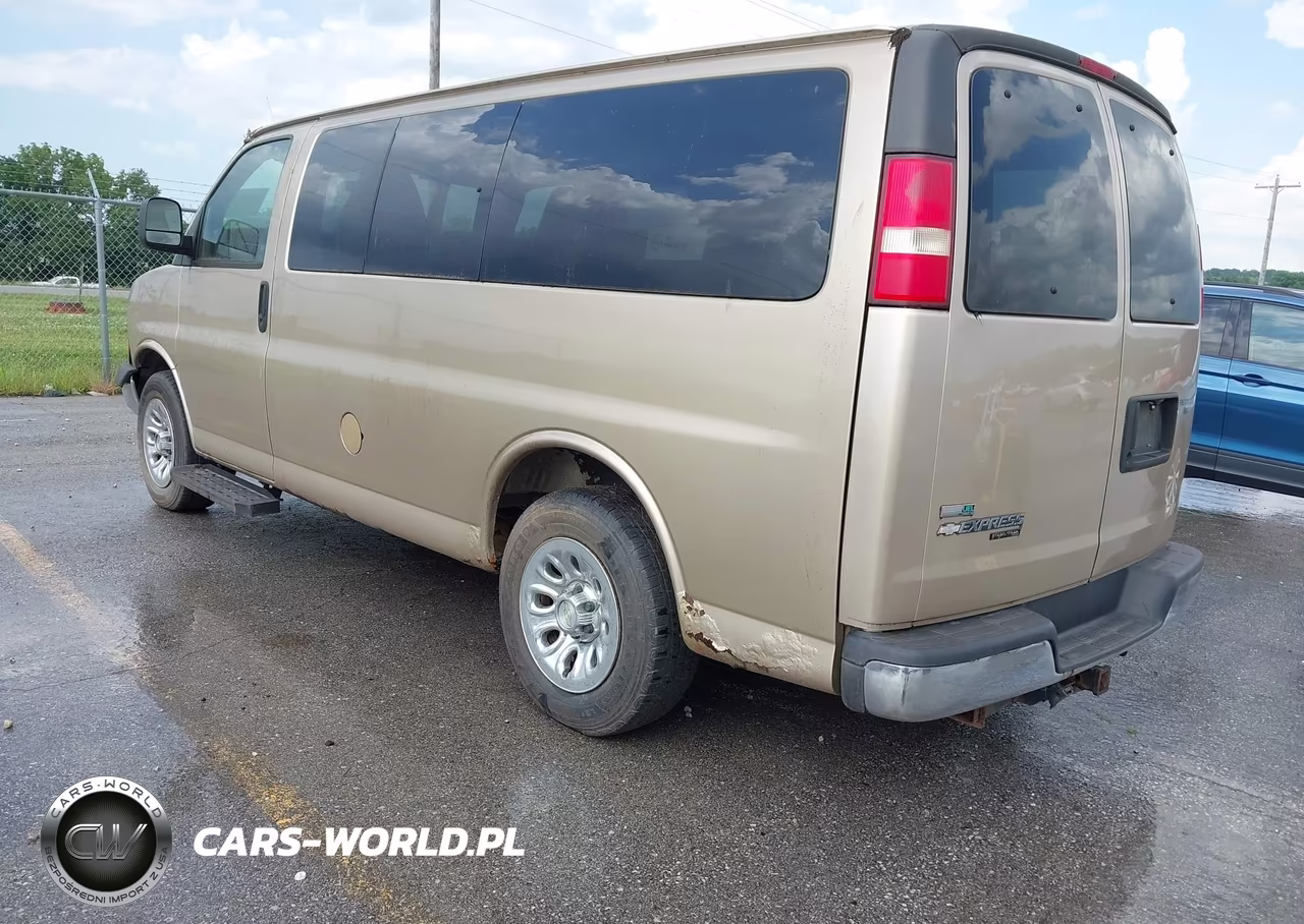 2010 Chevrolet Express 1500 Ls VIN:1GNUGBD42A1131116 - 3