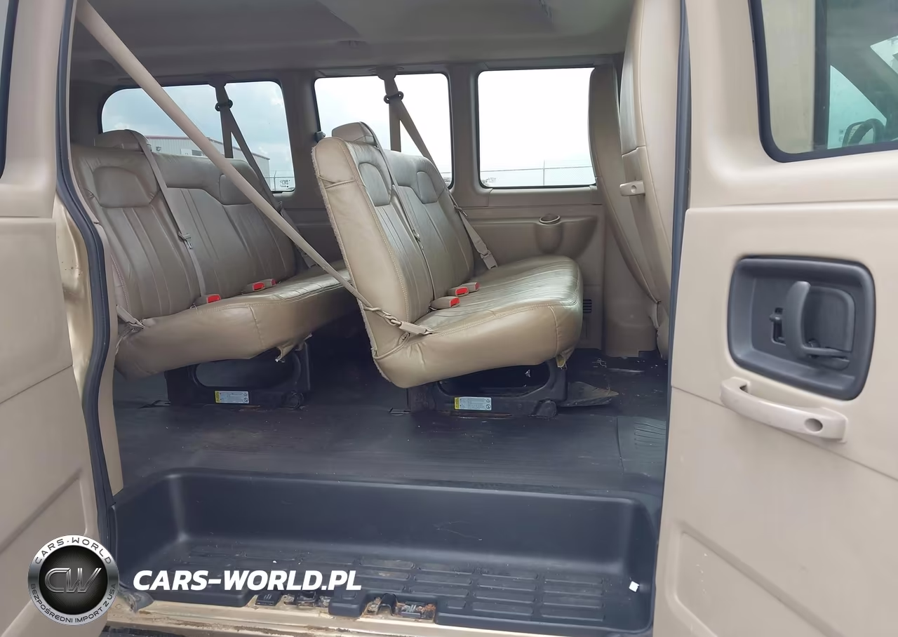 2010 Chevrolet Express 1500 Ls VIN:1GNUGBD42A1131116 - 8
