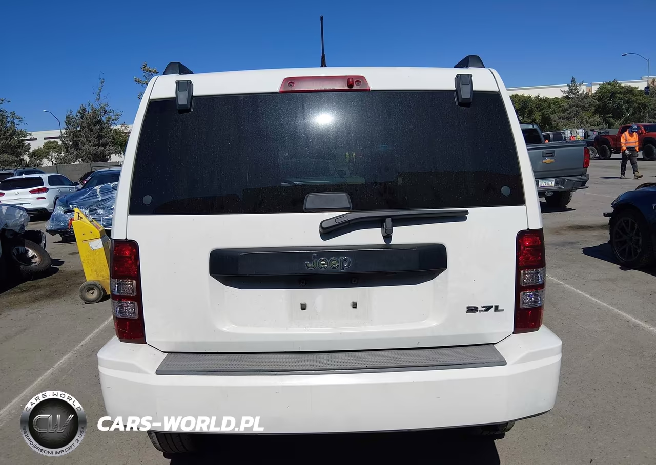 2008 Jeep Liberty Sport VIN:1J8GP28K38W194813 - 17