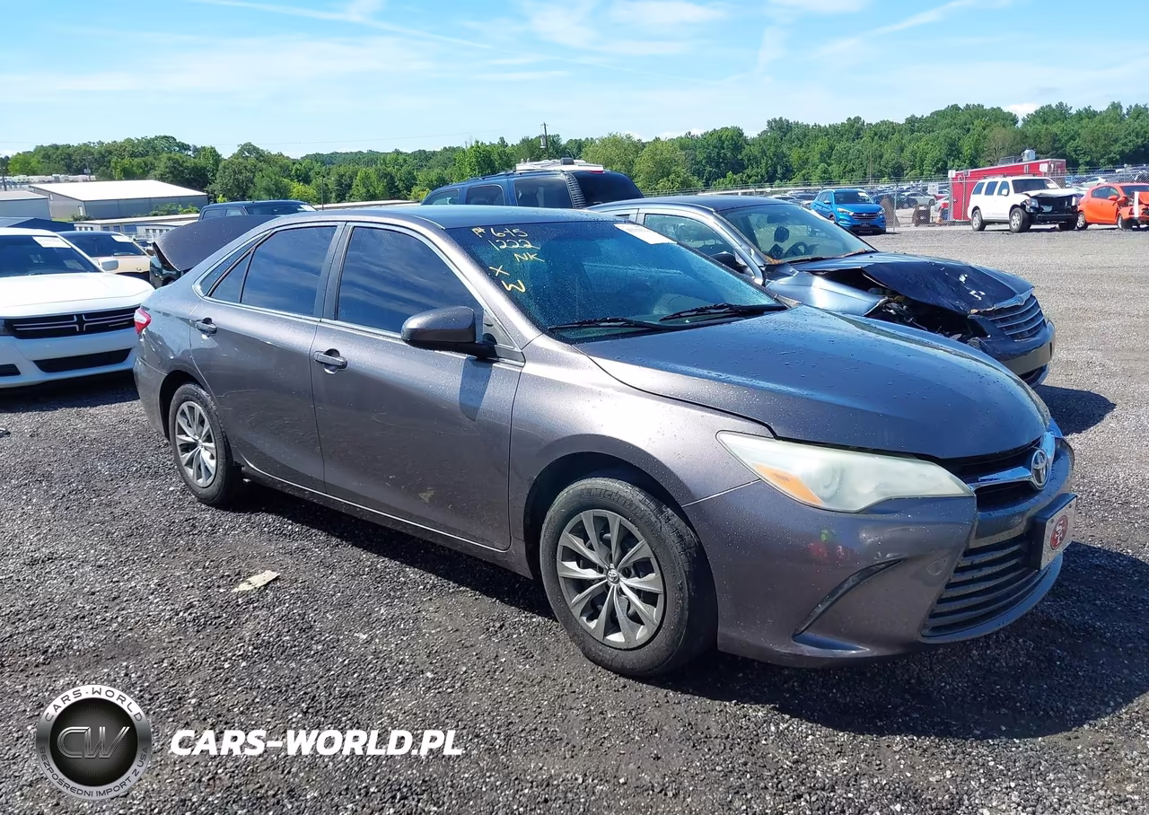 2016 Toyota Camry Le – zdjęcie 1 z 18
