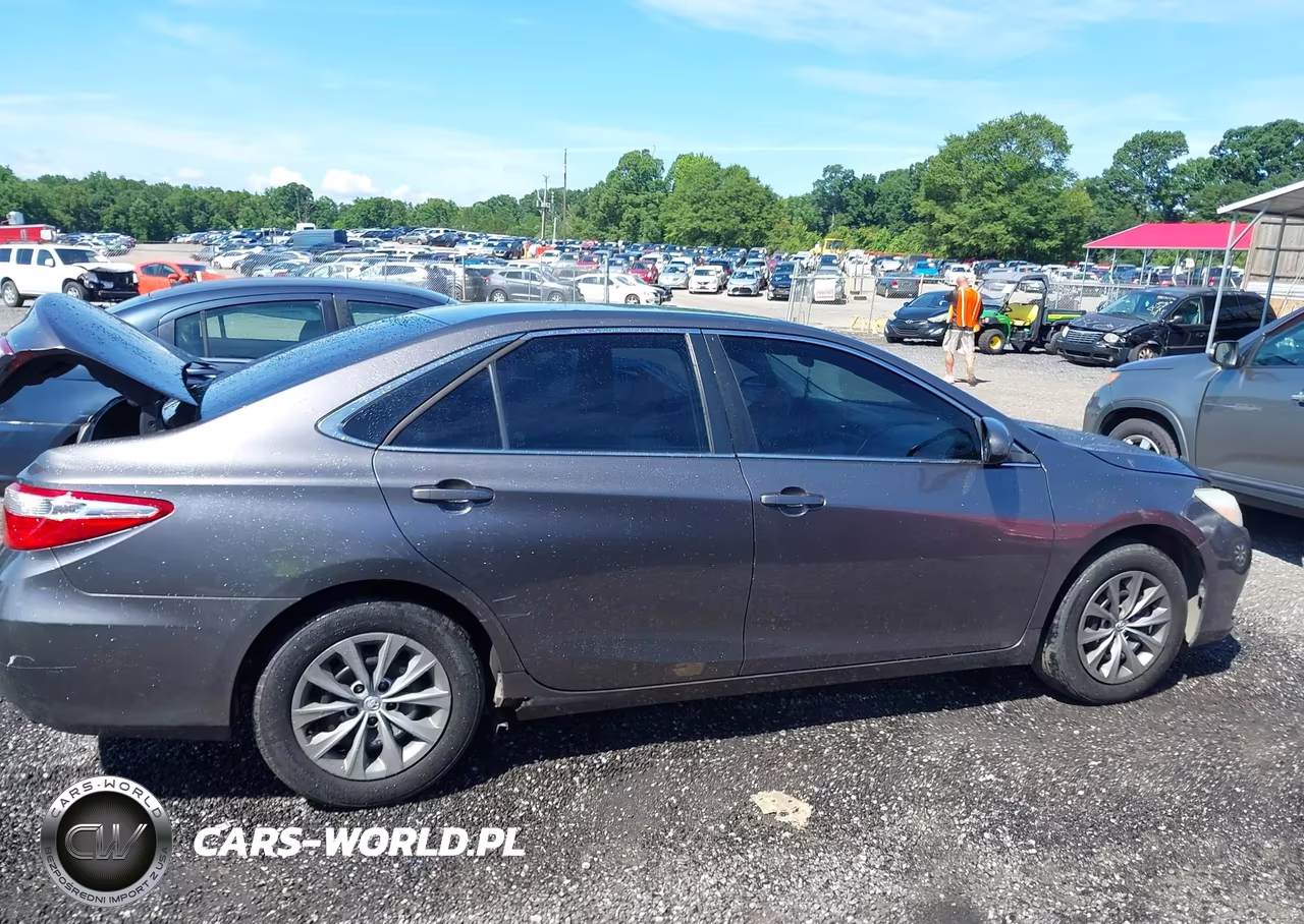 2016 Toyota Camry Le VIN:4T1BF1FK1GU158674 - 14