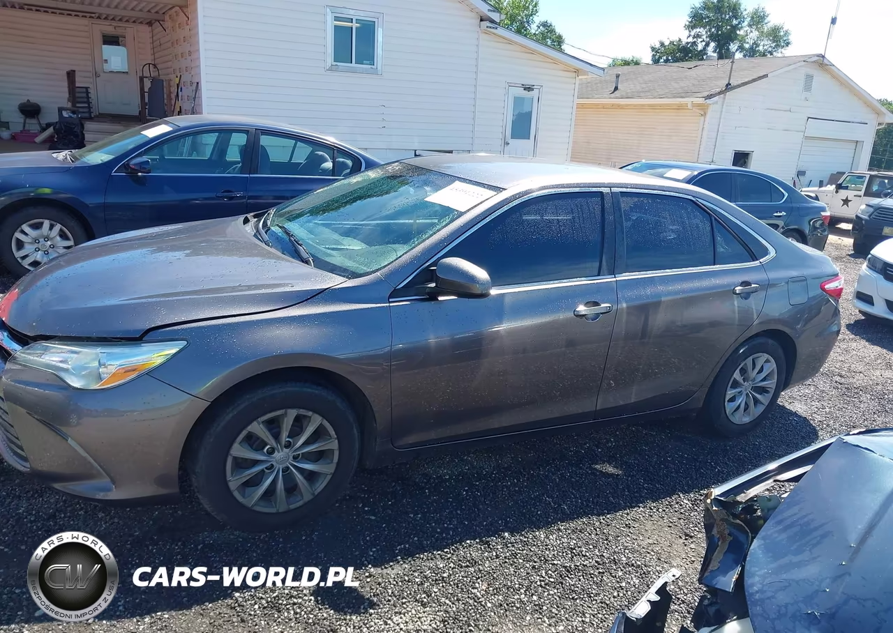 2016 Toyota Camry Le VIN:4T1BF1FK1GU158674 - 15