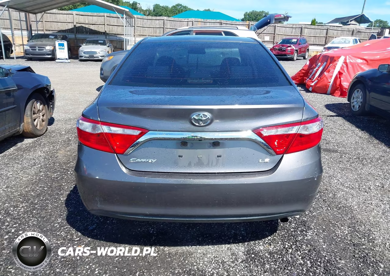 2016 Toyota Camry Le VIN:4T1BF1FK1GU158674 - 17