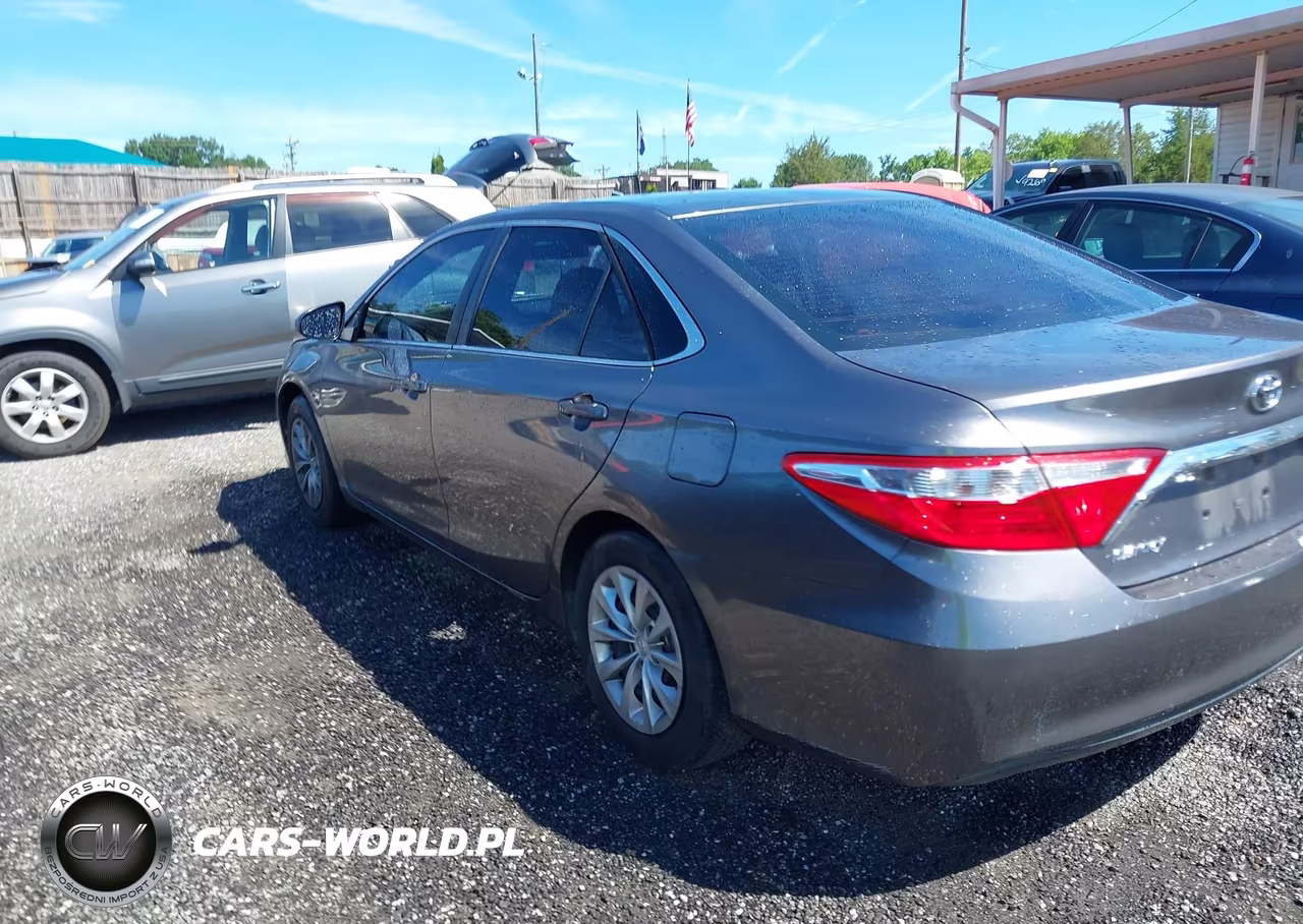 2016 Toyota Camry Le VIN:4T1BF1FK1GU158674 - 3