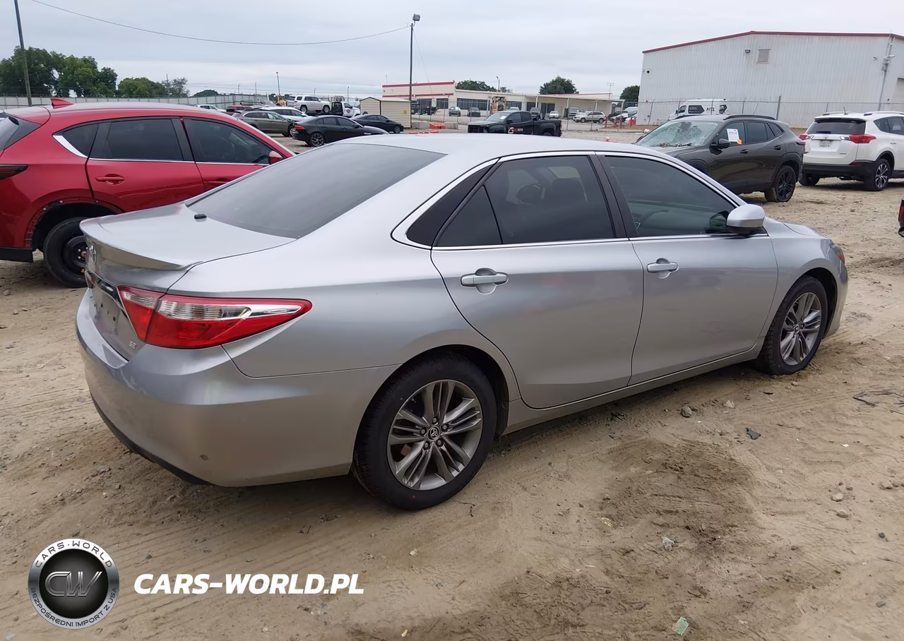 2016 Toyota Camry Se VIN:4T1BF1FK3GU176724 - 4