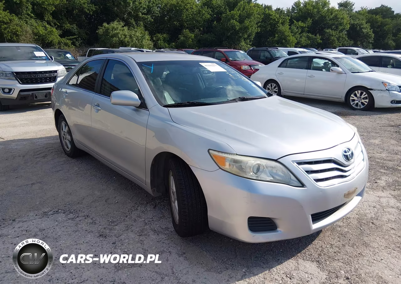 2010 Toyota Camry Le – zdjęcie 1 z 17