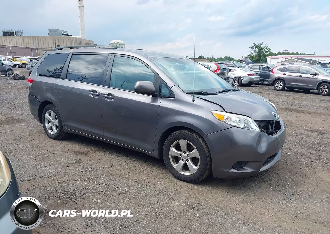 2013 Toyota Sienna Le V6 8 Passenger – zdjęcie 1 z 16