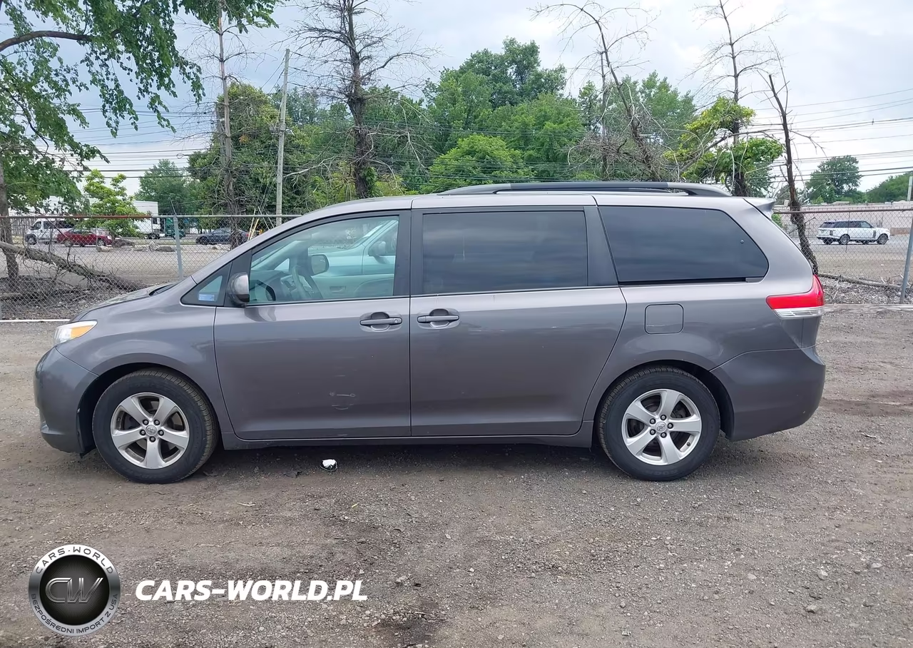 2013 Toyota Sienna Le V6 8 Passenger VIN:5TDKK3DC9DS308635 - 14