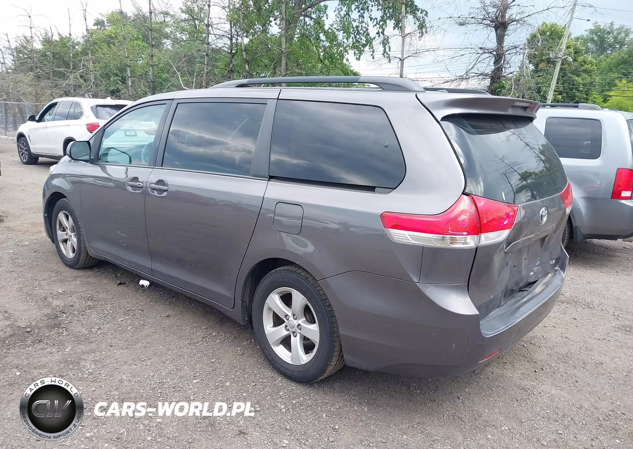2013 Toyota Sienna Le V6 8 Passenger VIN:5TDKK3DC9DS308635 - 3