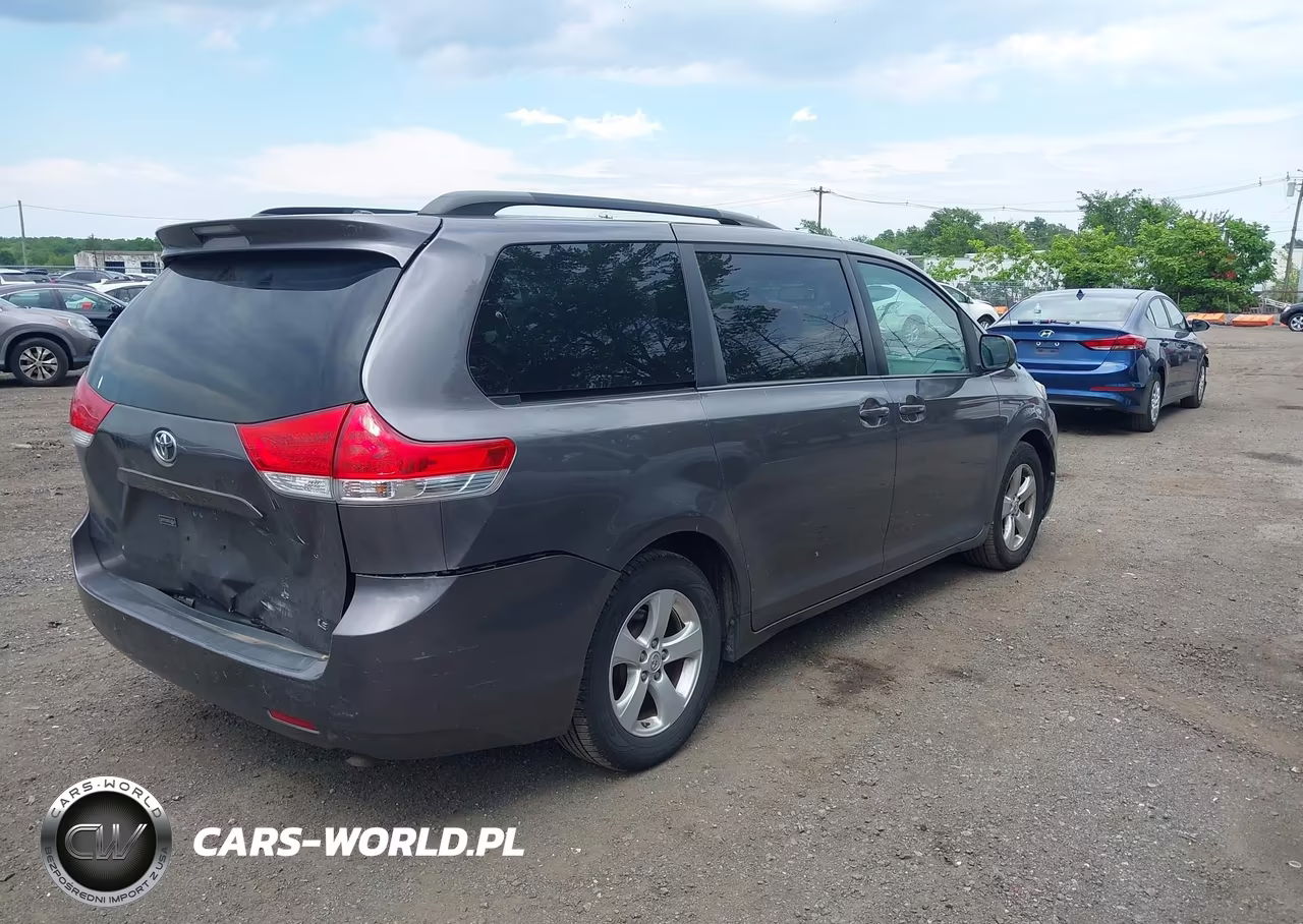 2013 Toyota Sienna Le V6 8 Passenger VIN:5TDKK3DC9DS308635 - 4