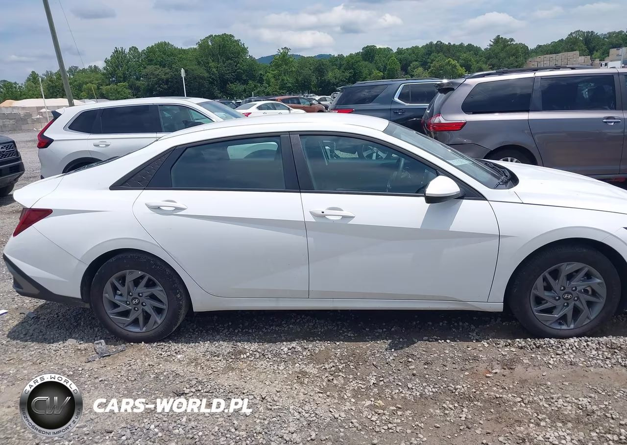 2026 Hyundai Elantra Hybrid Blue VIN:KMHLM4DJ8TU190988 - 13