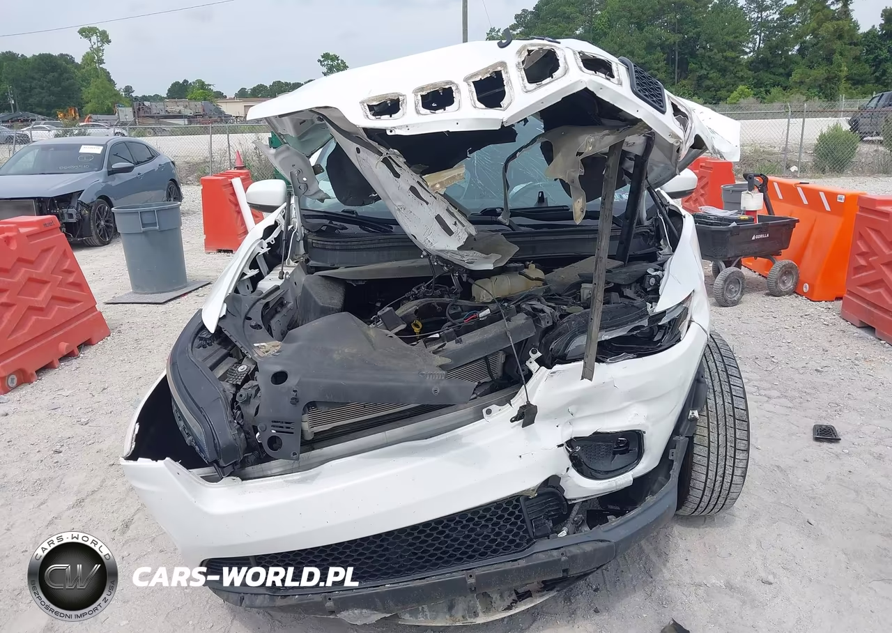 2020 Jeep Cherokee Altitude 4X4 VIN:1C4PJMLXXLD593732 - 12