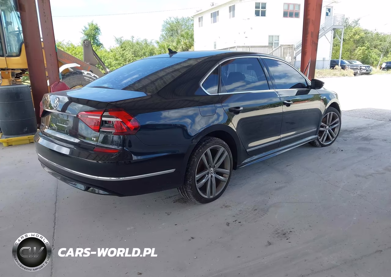 2017 Volkswagen Passat 1.8T R-Line VIN:1VWDT7A37HC038701 - 4