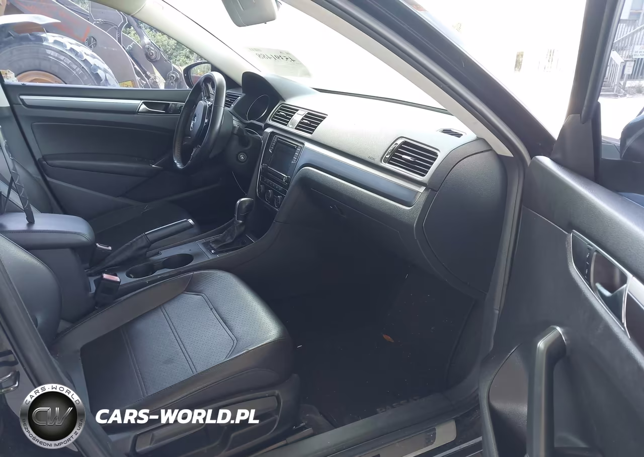 2017 Volkswagen Passat 1.8T R-Line VIN:1VWDT7A37HC038701 - 5