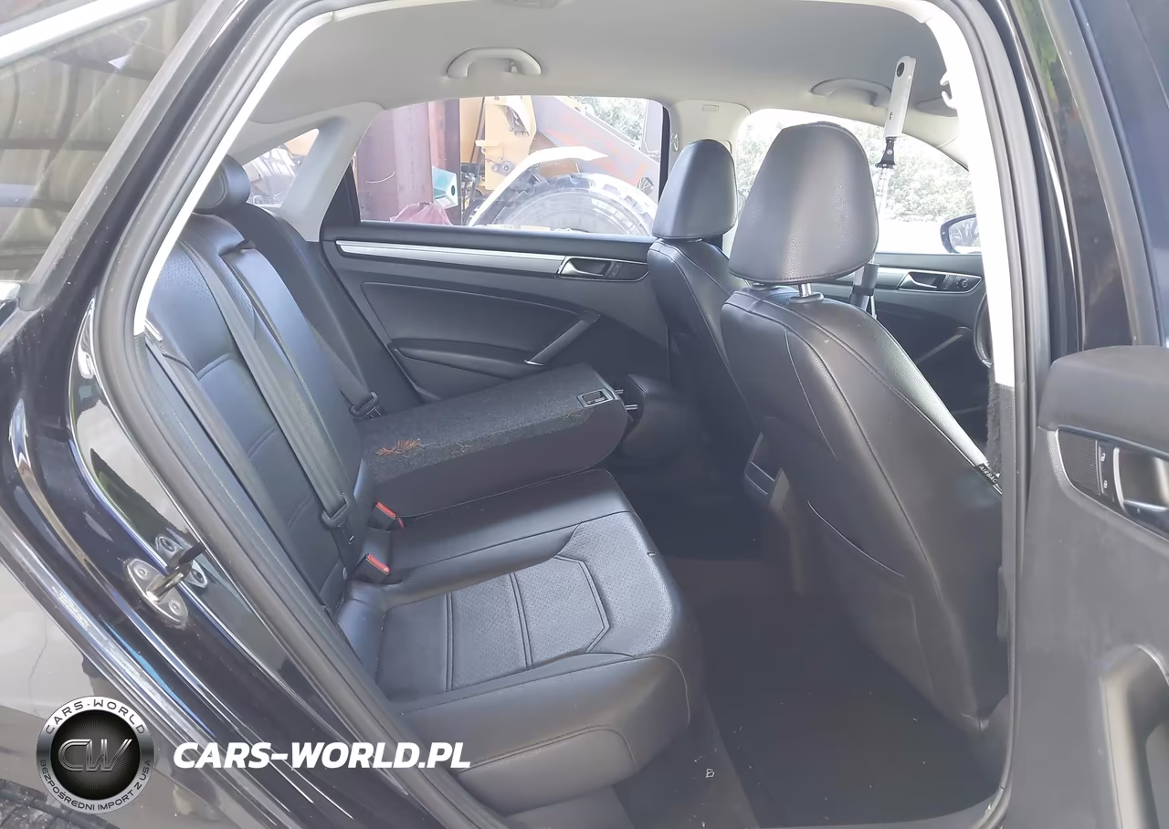 2017 Volkswagen Passat 1.8T R-Line VIN:1VWDT7A37HC038701 - 8