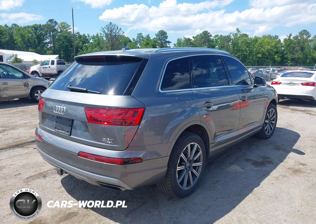 2018 Audi Q7 3.0T Premium VIN:WA1LAAF78JD027701 - 4