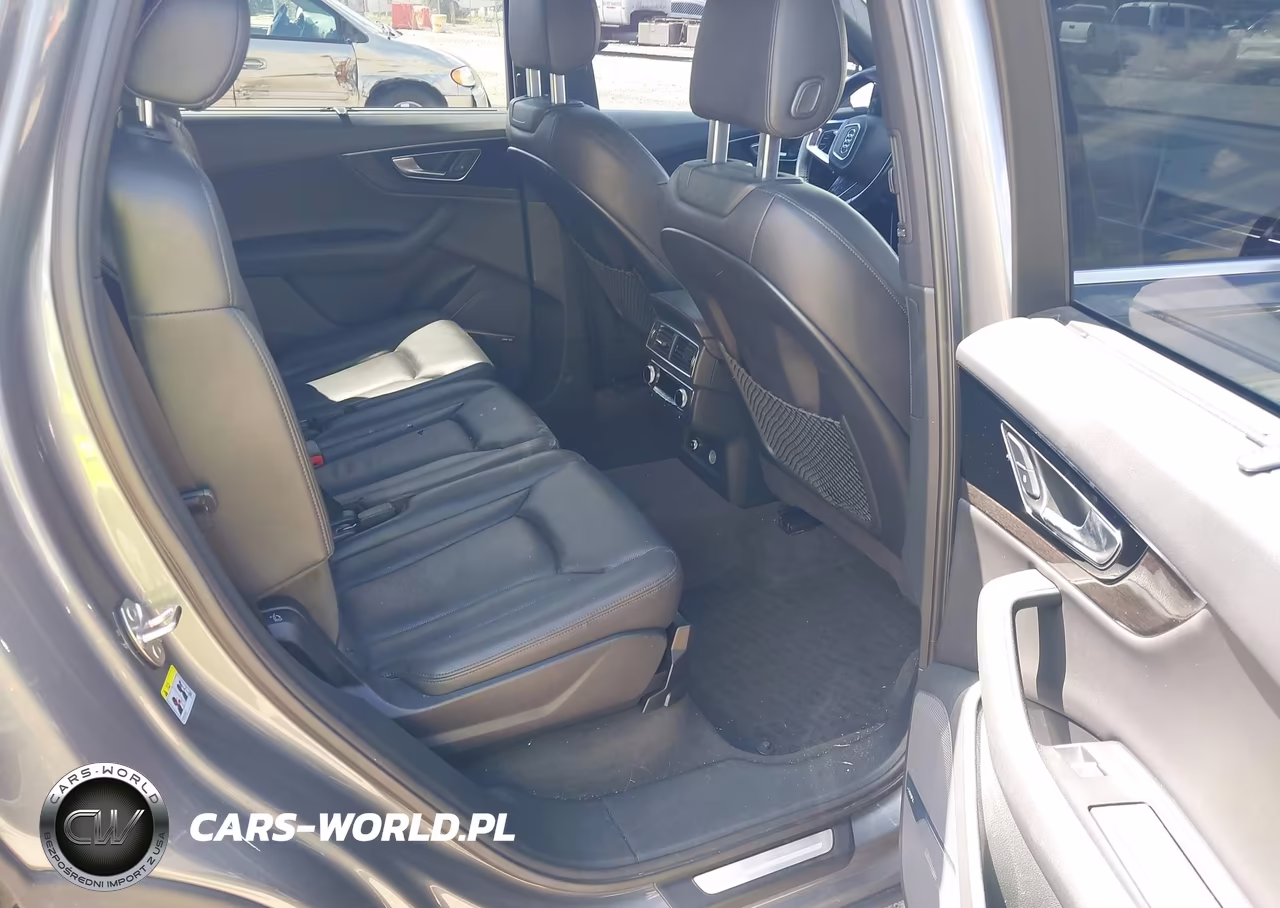 2018 Audi Q7 3.0T Premium VIN:WA1LAAF78JD027701 - 8