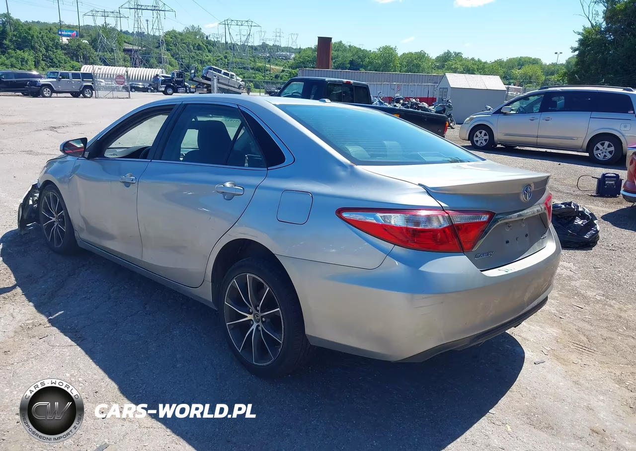 2016 Toyota Camry Xse VIN:4T1BF1FK6GU552199 - 3