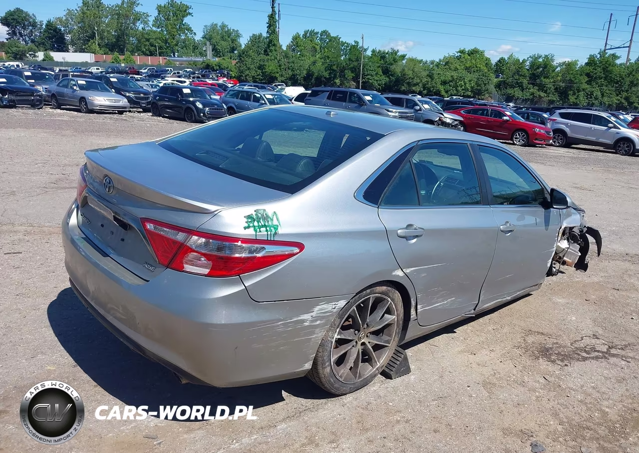 2016 Toyota Camry Xse VIN:4T1BF1FK6GU552199 - 4