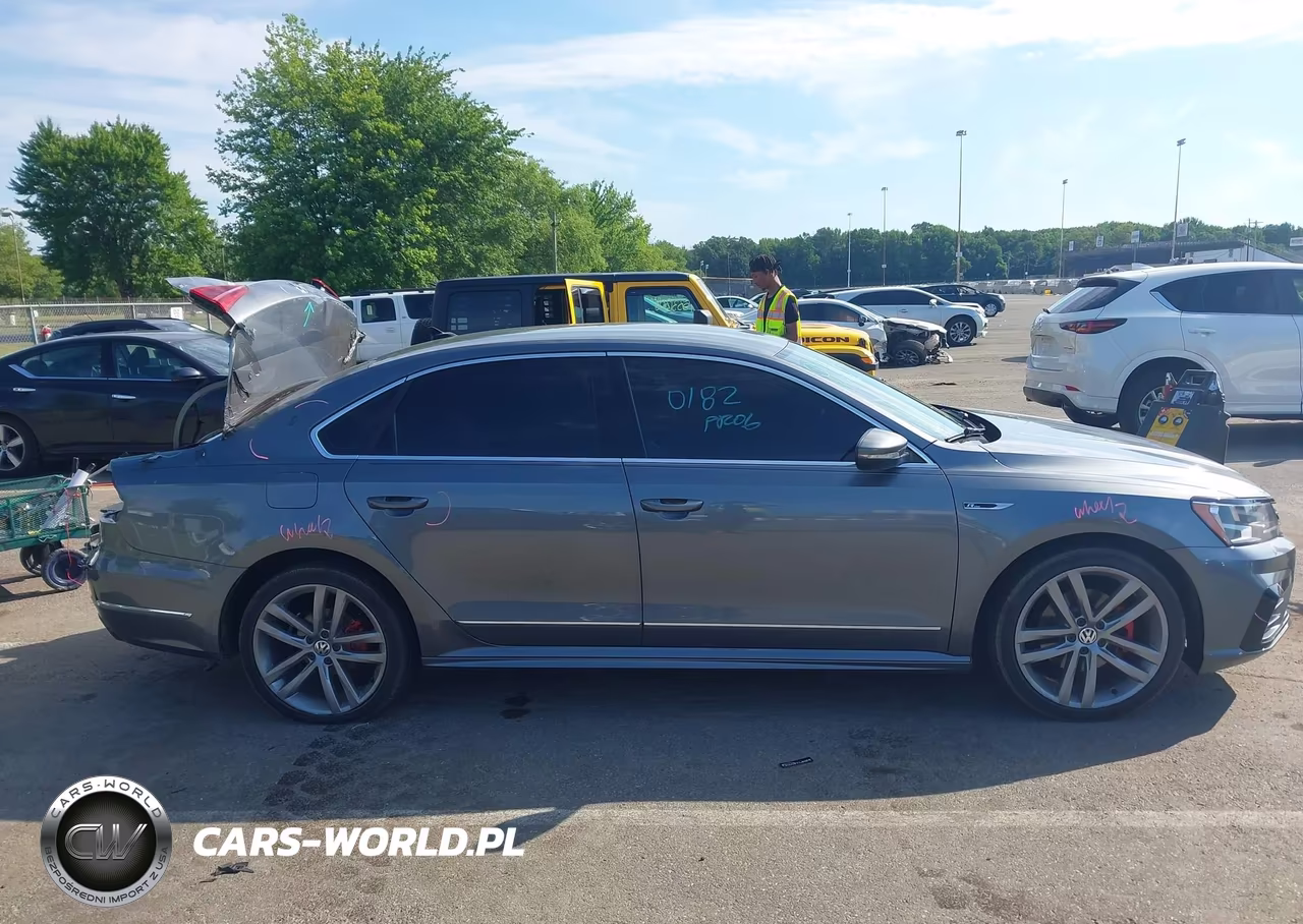 2017 Volkswagen Passat 1.8T R-Line VIN:1VWDT7A39HC039865 - 13