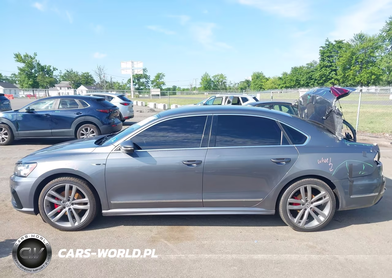 2017 Volkswagen Passat 1.8T R-Line VIN:1VWDT7A39HC039865 - 14