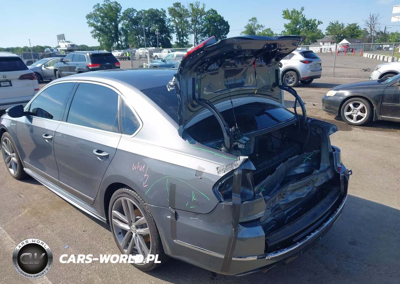 2017 Volkswagen Passat 1.8T R-Line VIN:1VWDT7A39HC039865 - 3