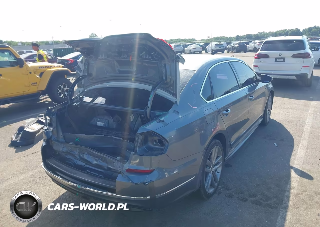 2017 Volkswagen Passat 1.8T R-Line VIN:1VWDT7A39HC039865 - 4