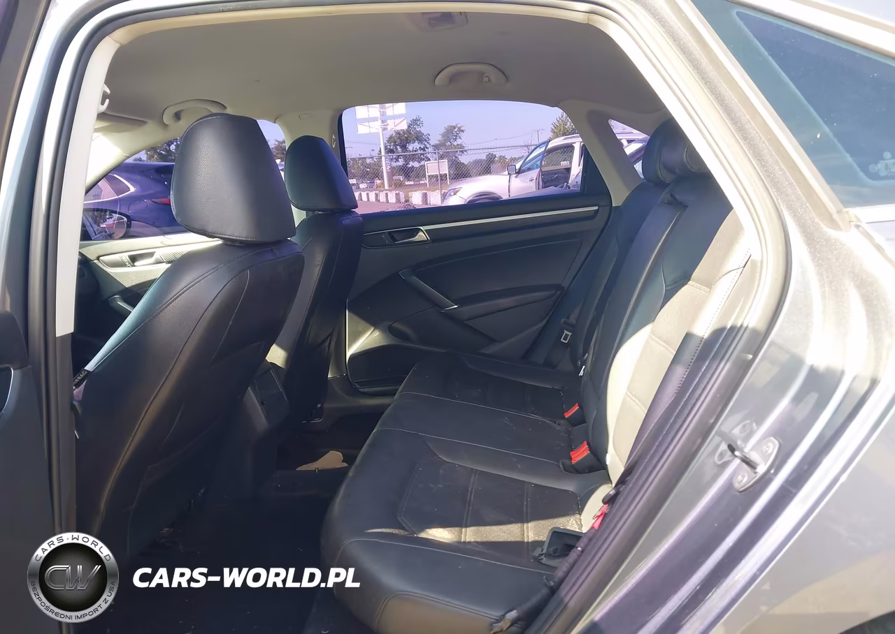 2017 Volkswagen Passat 1.8T R-Line VIN:1VWDT7A39HC039865 - 8