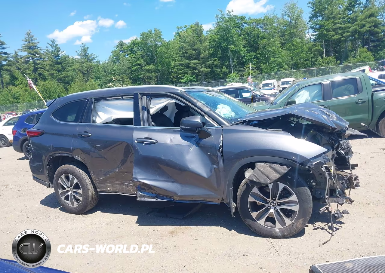 2022 Toyota Highlander Xle VIN:5TDGZRBH5NS565988 - 14