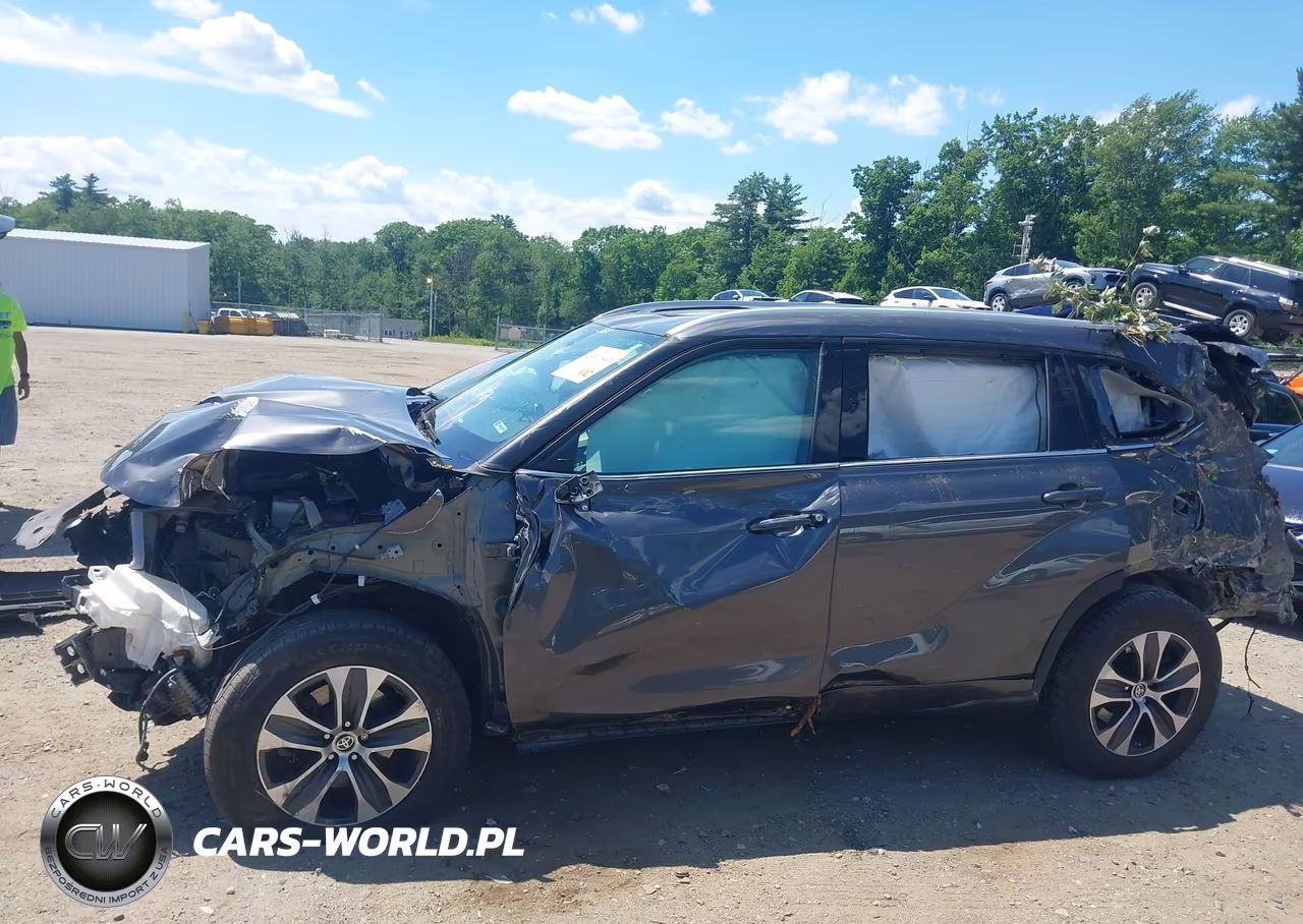 2022 Toyota Highlander Xle VIN:5TDGZRBH5NS565988 - 18