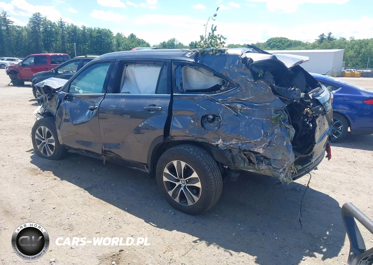 2022 Toyota Highlander Xle VIN:5TDGZRBH5NS565988 - 3