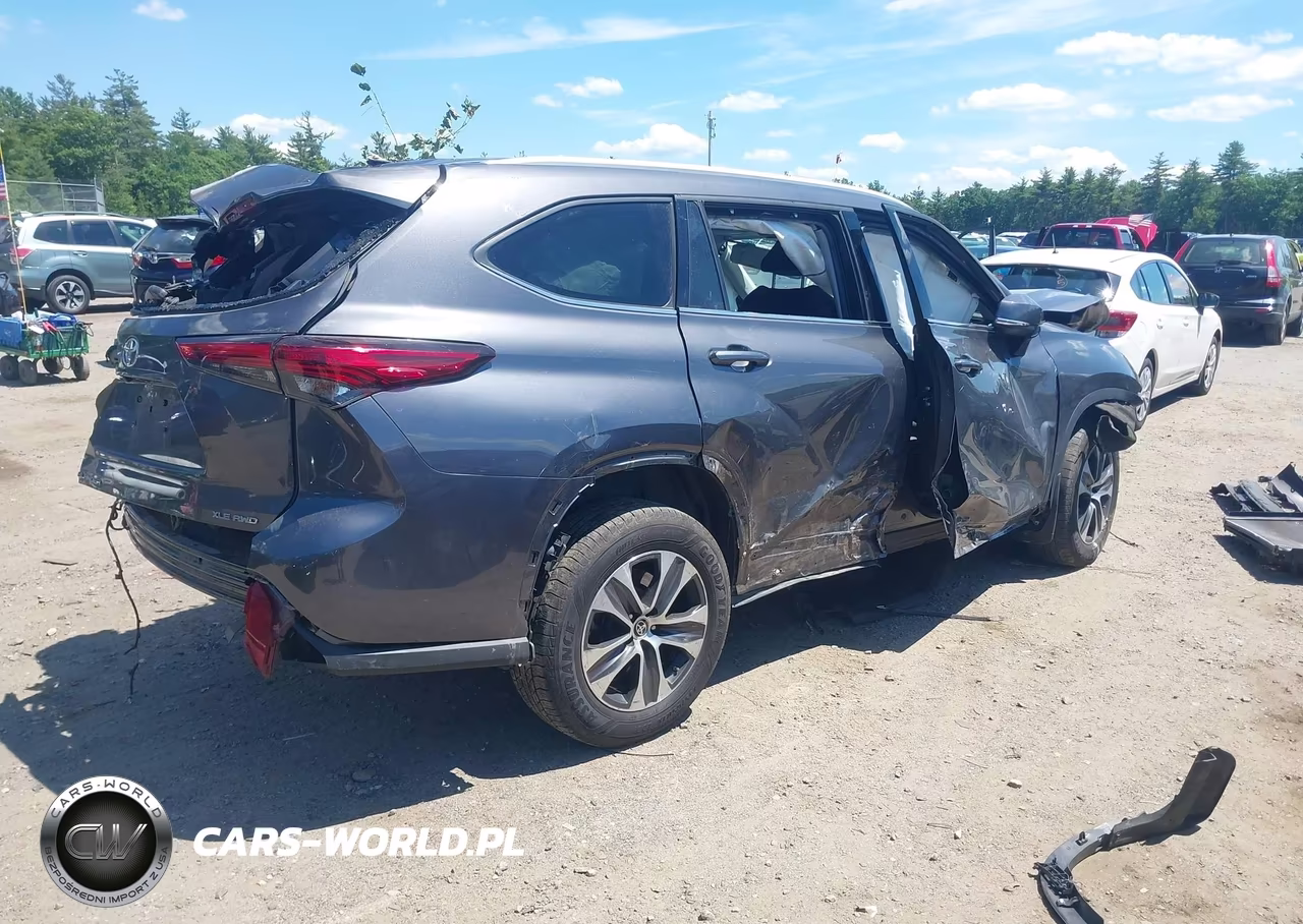 2022 Toyota Highlander Xle VIN:5TDGZRBH5NS565988 - 4