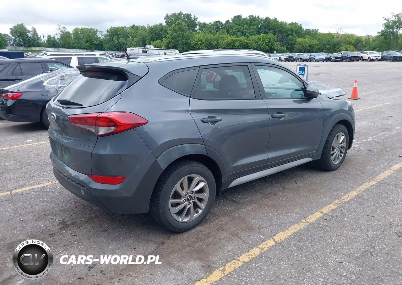 2017 Hyundai Tucson Se VIN:KM8J33A40HU441707 - 4