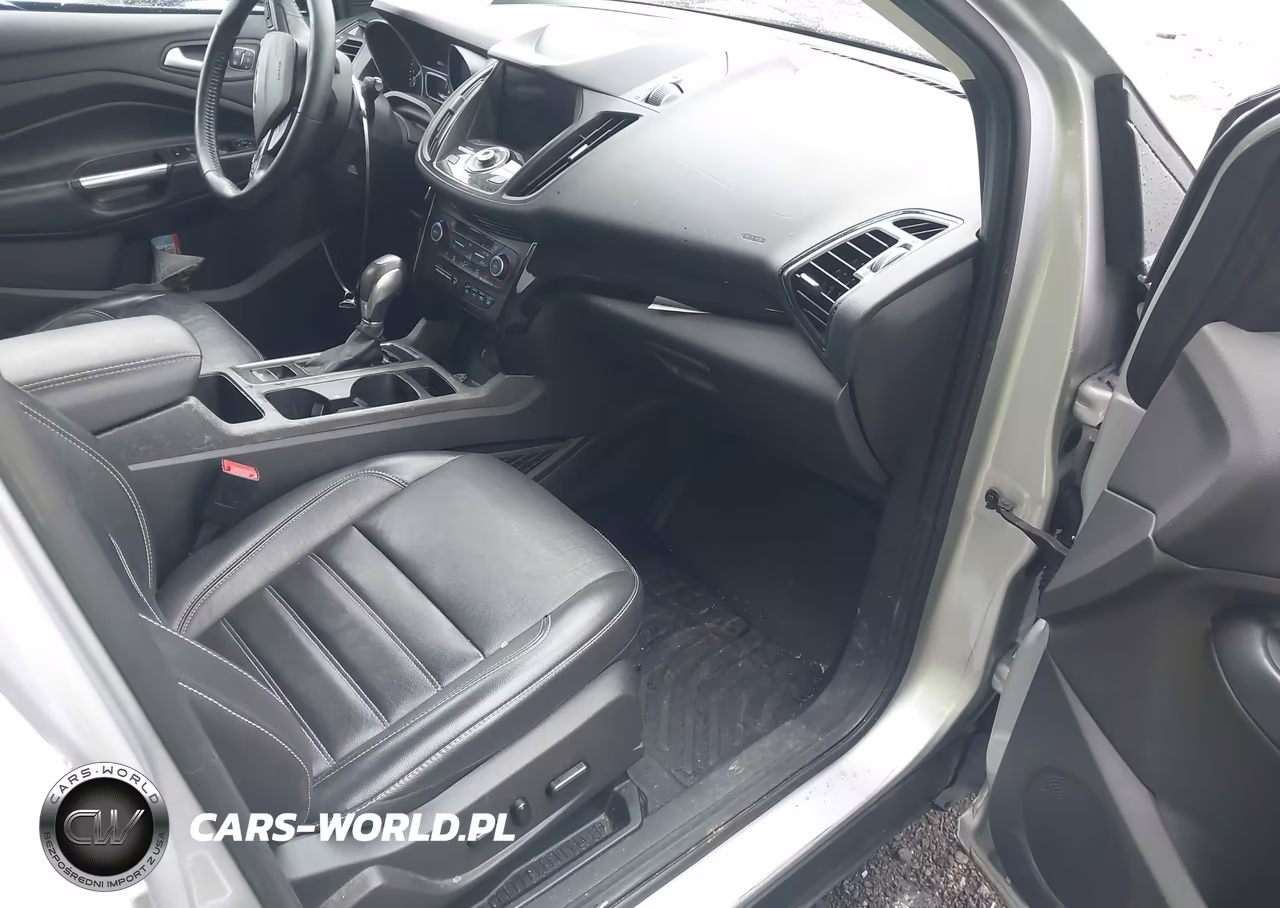 2019 Ford Escape Titanium VIN:1FMCU9J96KUC57609 - 5