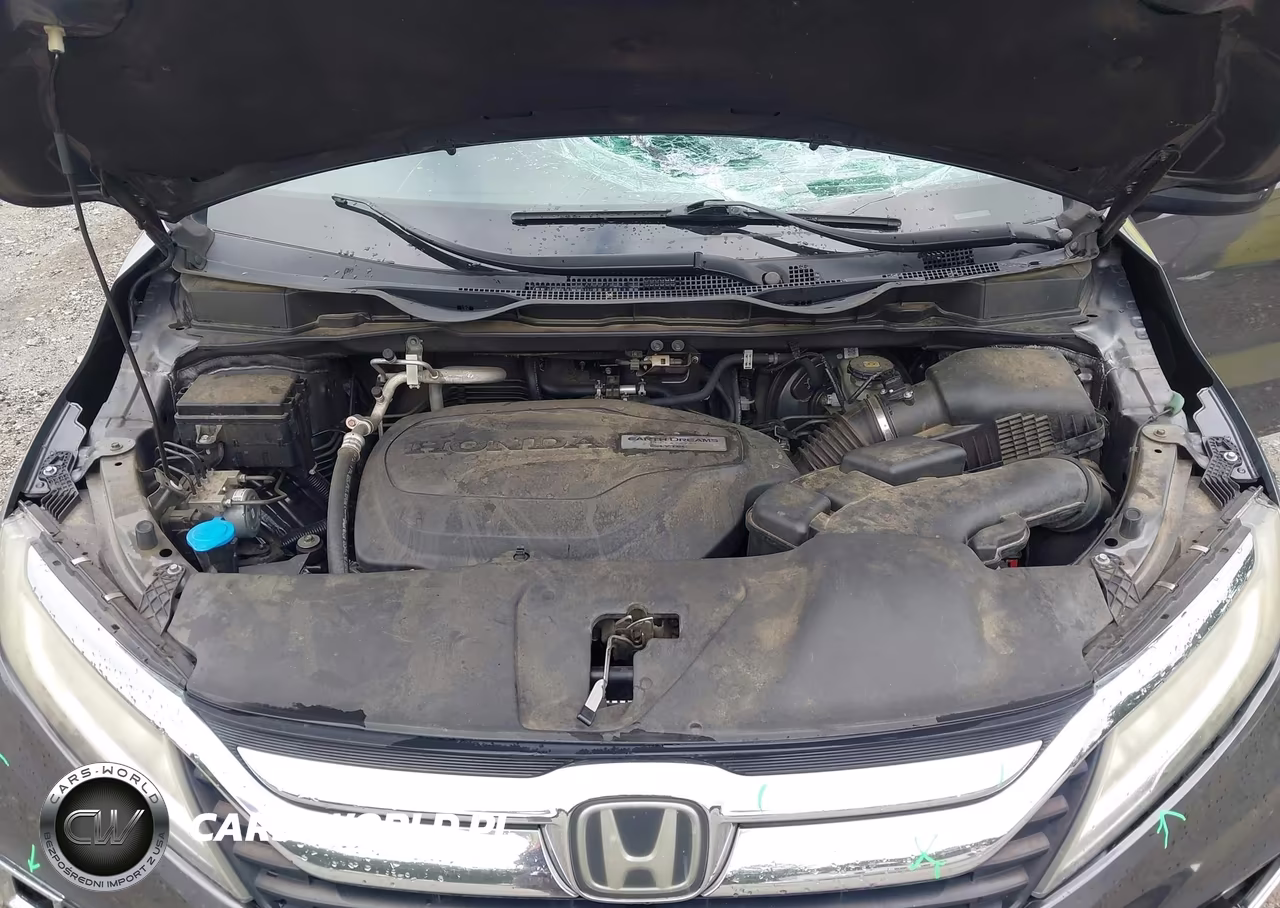 2018 Honda Odyssey Touring VIN:5FNRL6H85JB010019 - 10