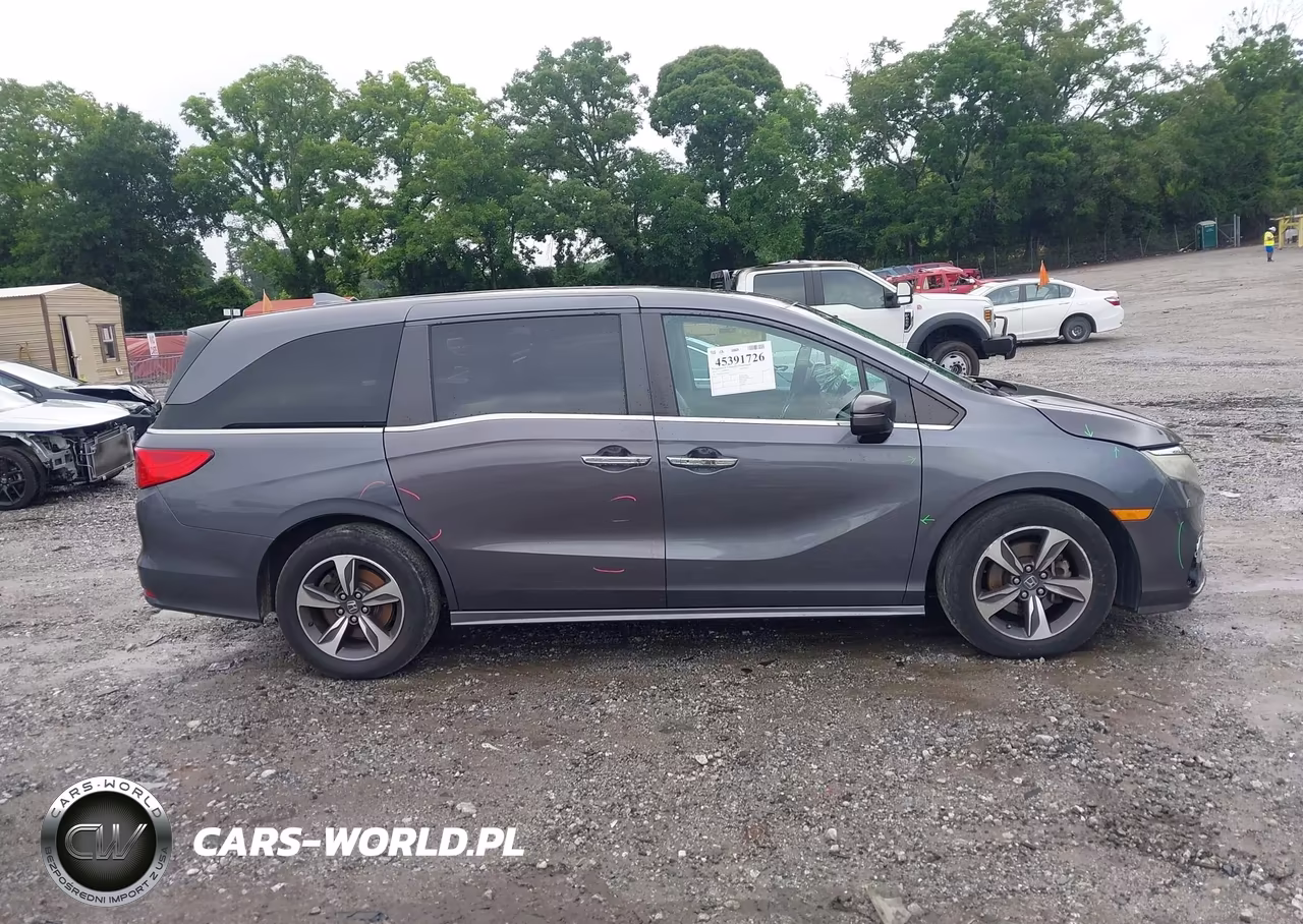 2018 Honda Odyssey Touring VIN:5FNRL6H85JB010019 - 13