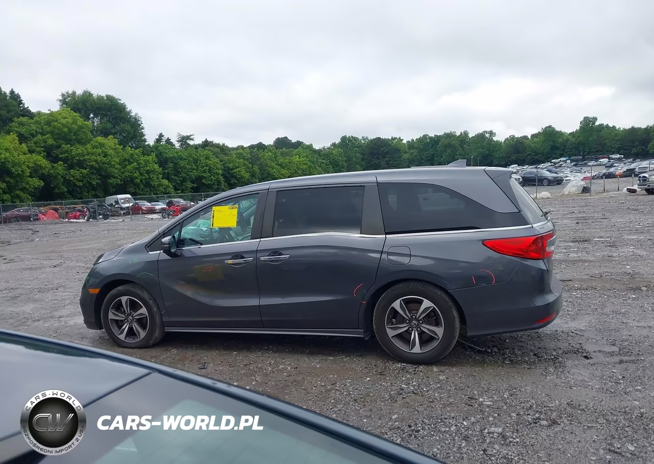 2018 Honda Odyssey Touring VIN:5FNRL6H85JB010019 - 14