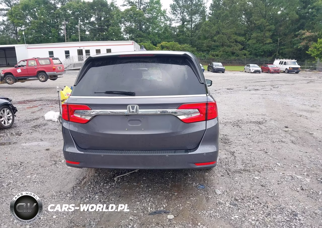 2018 Honda Odyssey Touring VIN:5FNRL6H85JB010019 - 16