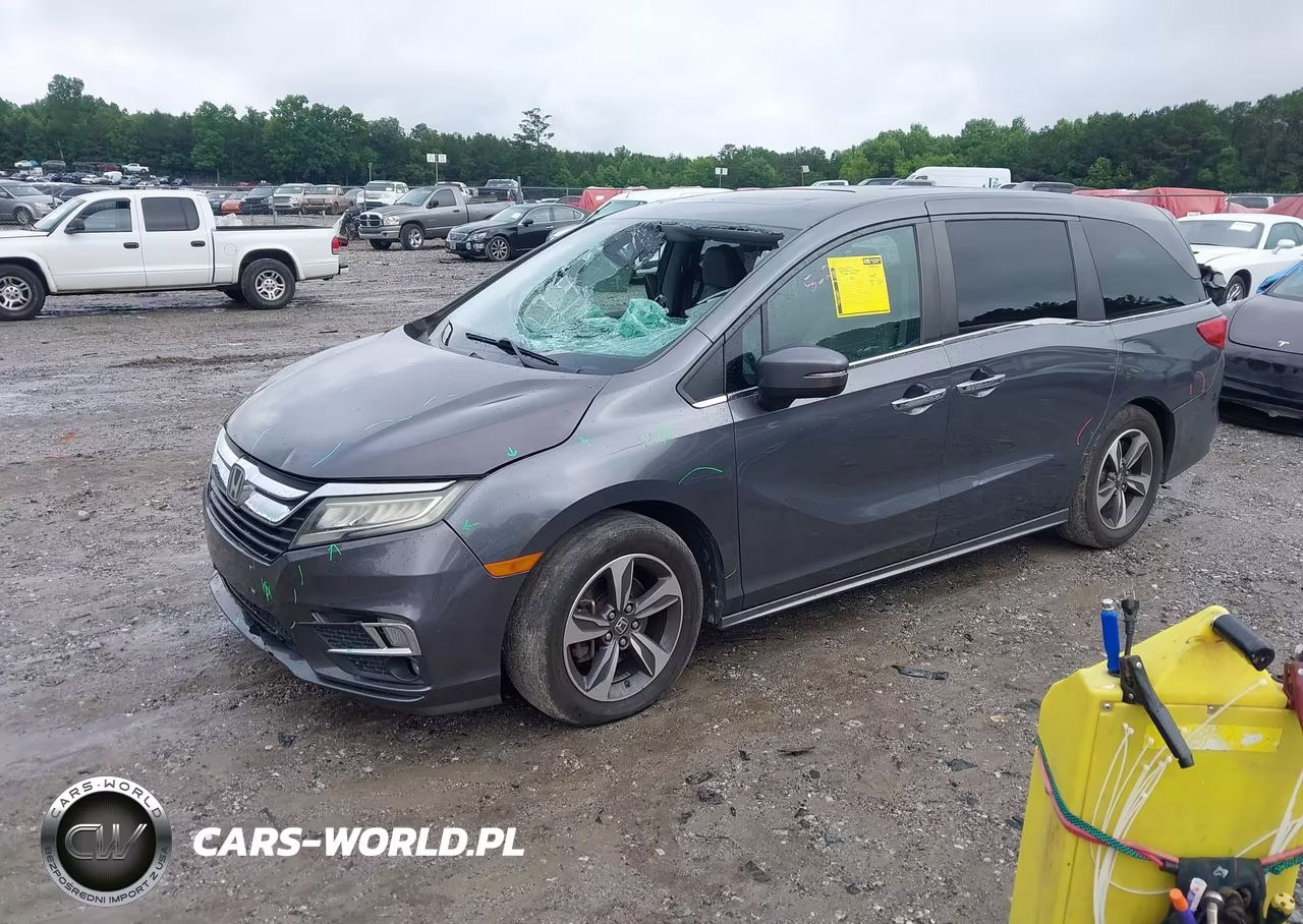 2018 Honda Odyssey Touring VIN:5FNRL6H85JB010019 - 2