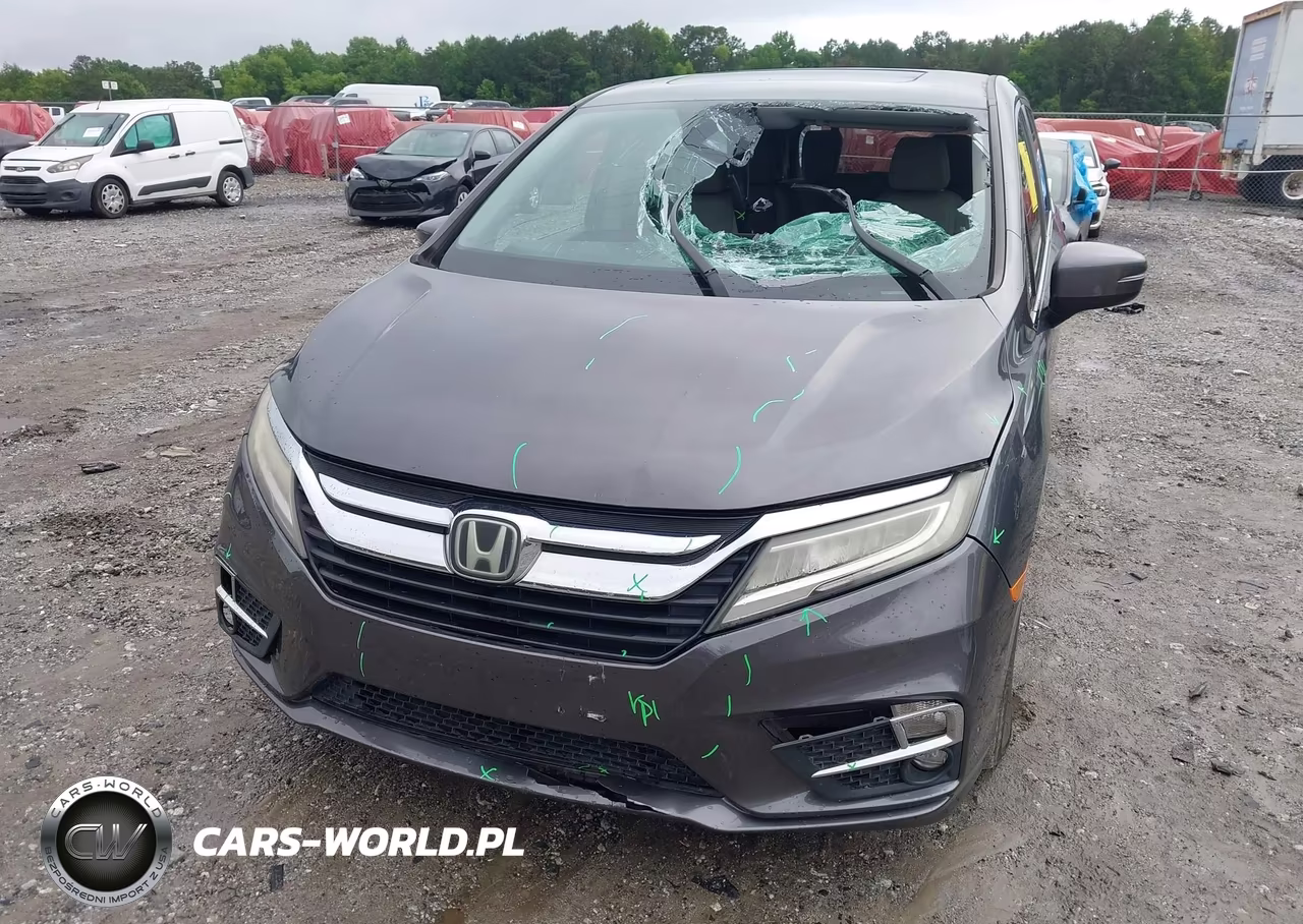 2018 Honda Odyssey Touring VIN:5FNRL6H85JB010019 - 6