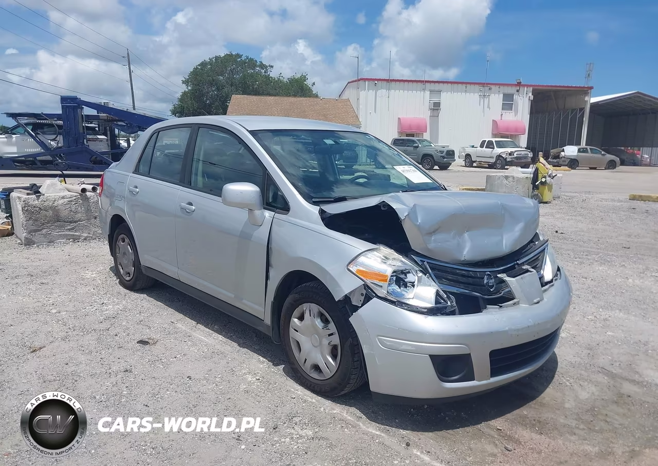 2010 Nissan Versa 1.8S – zdjęcie 1 z 16
