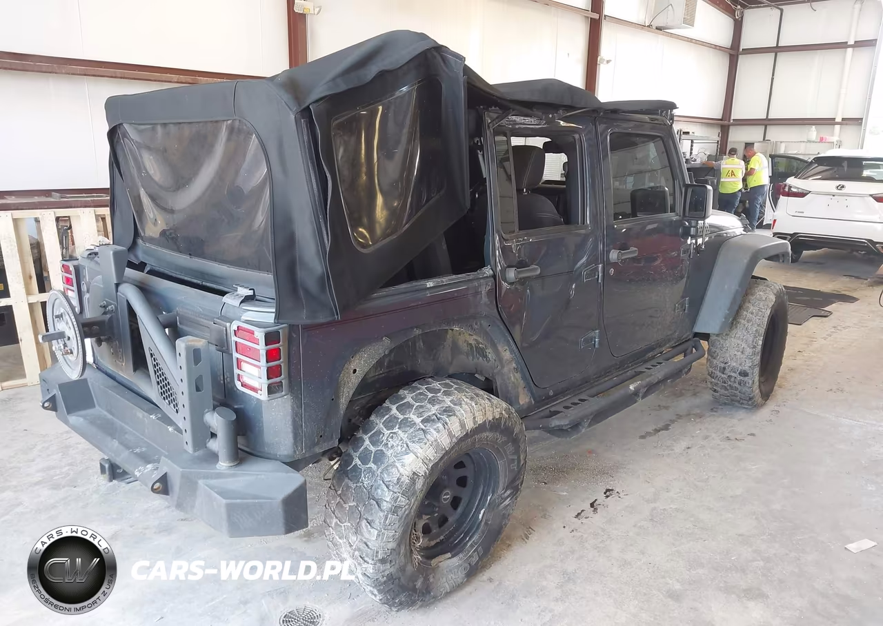 2016 Jeep Wrangler Unlimited Rubicon VIN:1C4BJWFG5GL254714 - 4