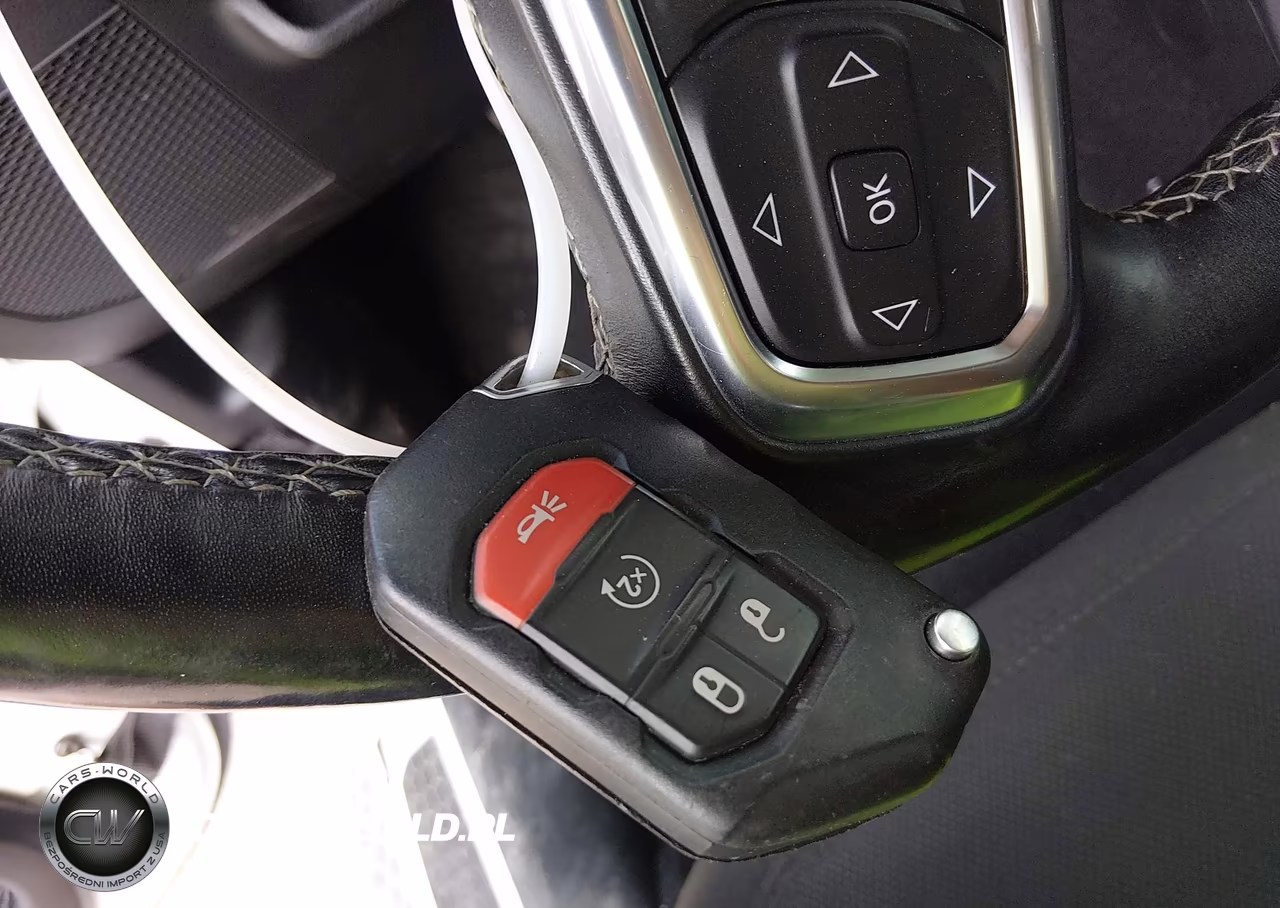 2020 Jeep Wrangler Unlimited Sahara 4X4 VIN:1C4HJXEN9LW119549 - 11
