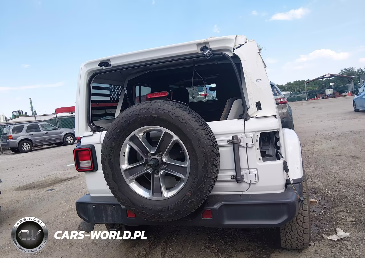 2020 Jeep Wrangler Unlimited Sahara 4X4 VIN:1C4HJXEN9LW119549 - 17