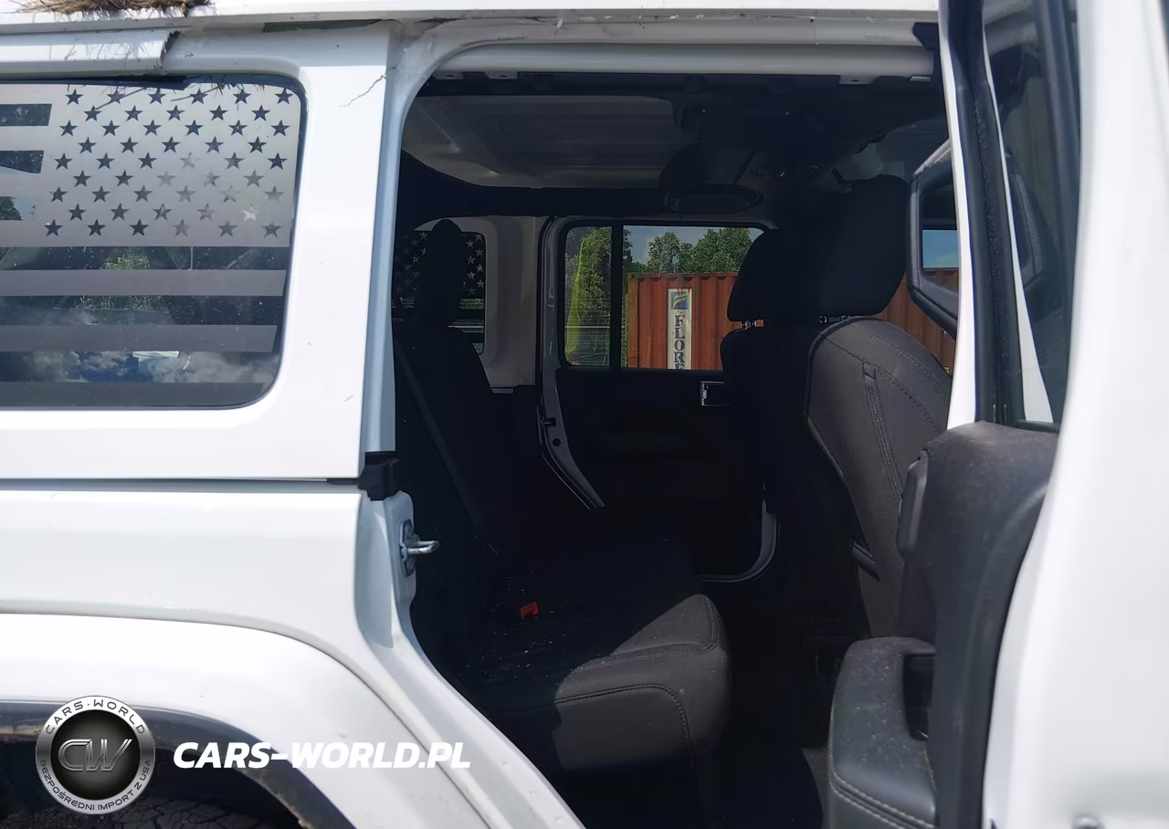 2020 Jeep Wrangler Unlimited Sahara 4X4 VIN:1C4HJXEN9LW119549 - 8