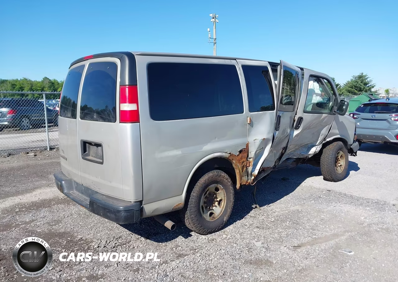 2008 Chevrolet Express Ls VIN:1GAGG25K781162576 - 4