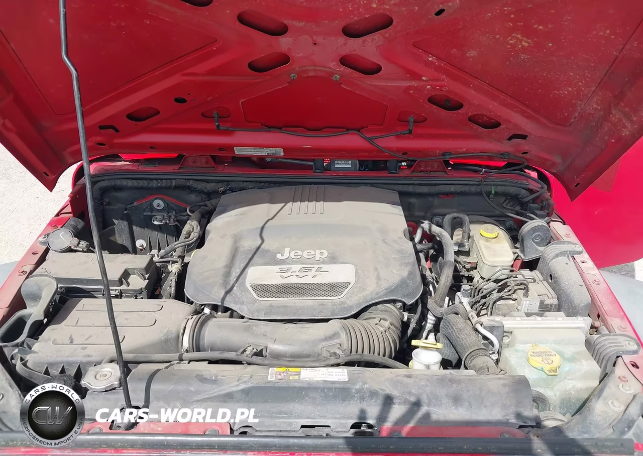 2013 Jeep Wrangler Unlimited Sport VIN:1C4BJWDG2DL688684 - 10