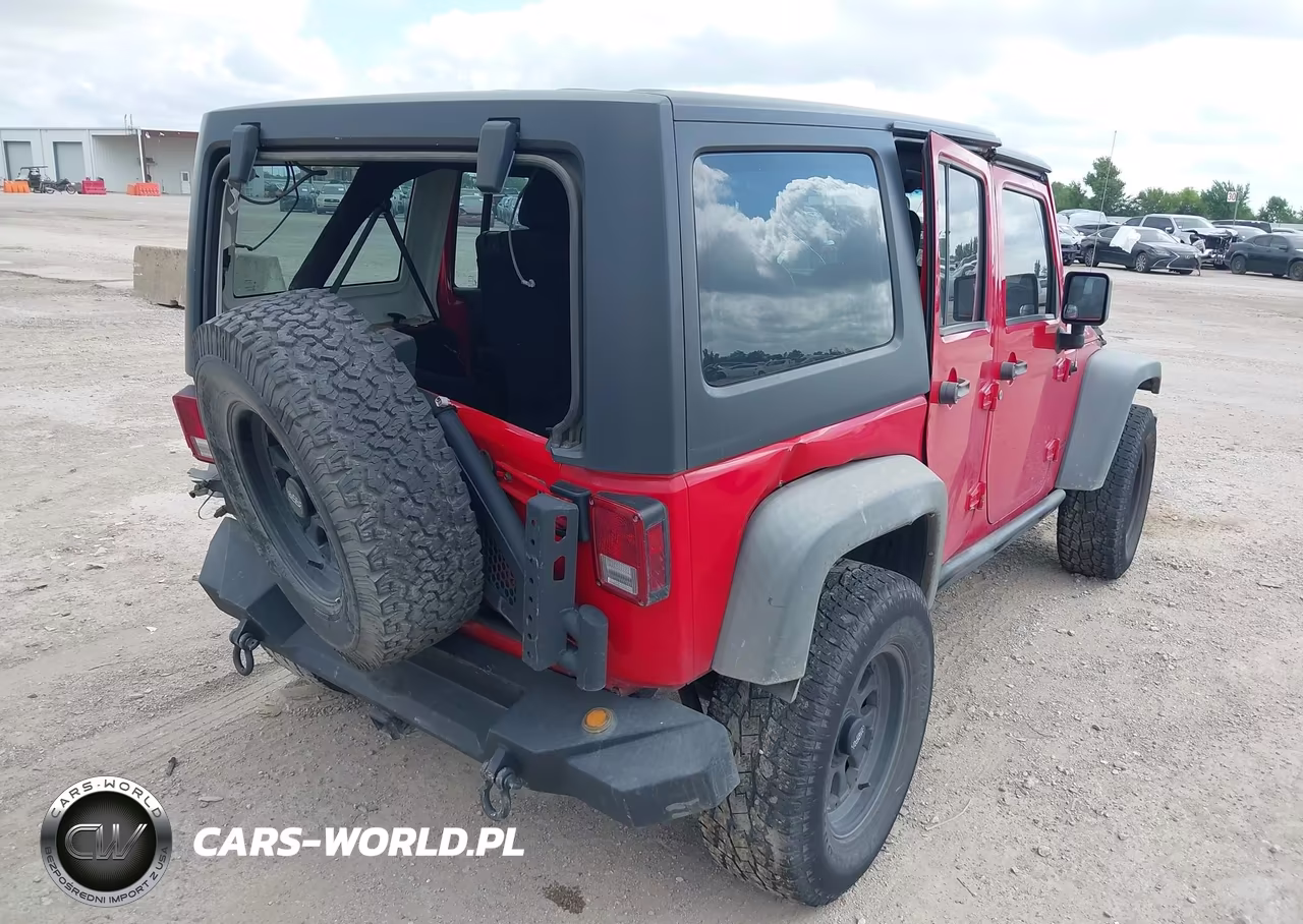 2013 Jeep Wrangler Unlimited Sport VIN:1C4BJWDG2DL688684 - 4