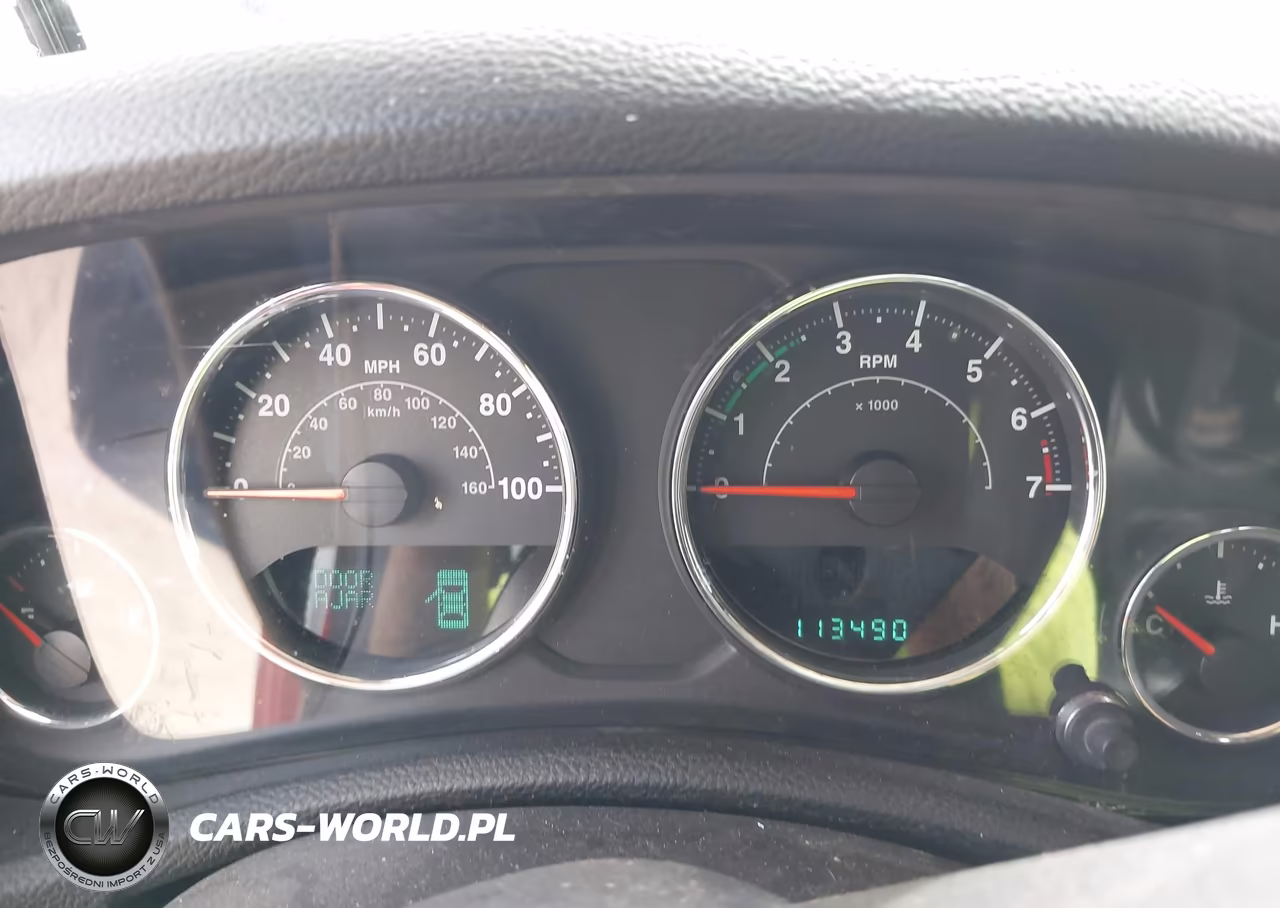 2013 Jeep Wrangler Unlimited Sport VIN:1C4BJWDG2DL688684 - 7