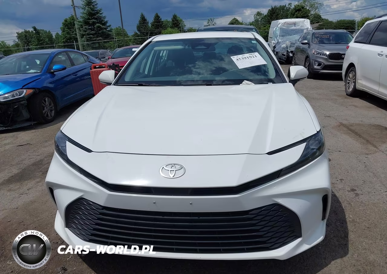 2025 Toyota Camry Le VIN:4T1DAACK5SU025646 - 12